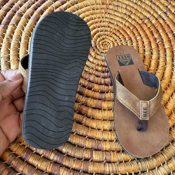 Reef boys size 9 slippers - Picture 3 of 3